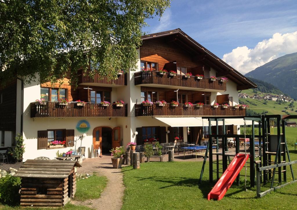 Familien Und Wanderhotel Clarezia Breil/Brigels Exterior photo